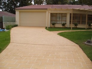 a driveway leading to a garage